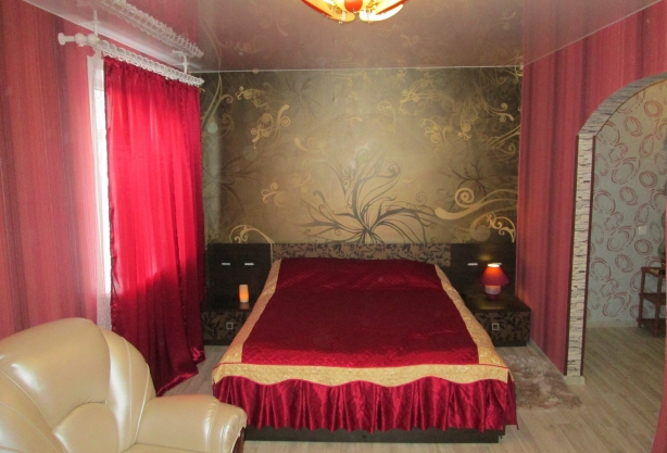 Однокомнатная квартира на сутки в Солигорске, Козлова д.16. Фото 1 - kdv.by Квартира на сутки в Солигорске для встреч на двоих и романтических свиданий влюбленных пар, Козлова д.16. Фото 1 - kdv.by