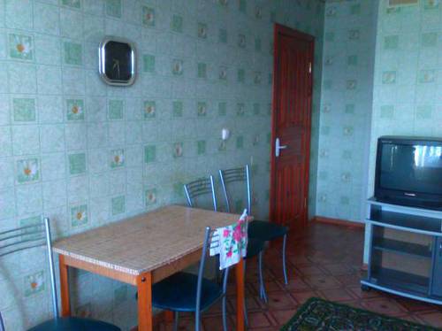 Трёхкомнатная квартира на сутки в Солигорске, Строителей д.25. Фото 1 - kdv.by Квартира на сутки в Солигорске для встреч на двоих и романтических свиданий влюбленных пар, Строителей д.25. Фото 1 - kdv.by